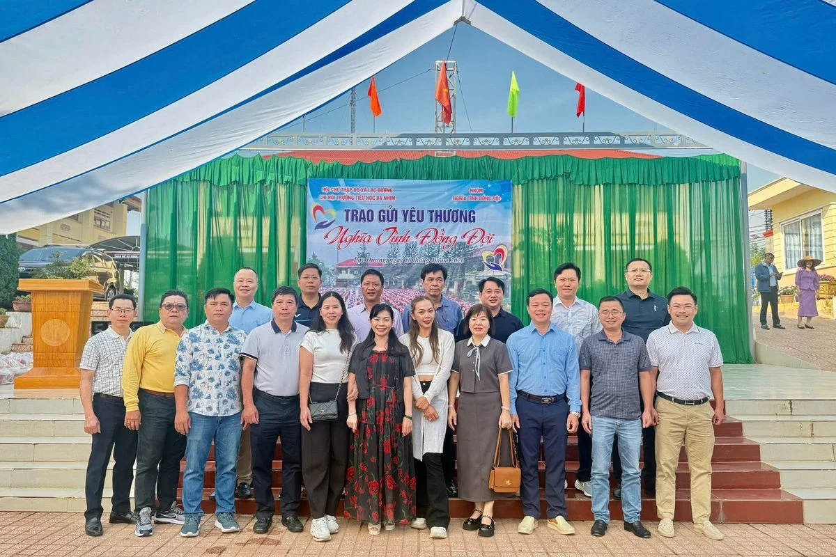 Đoàn thiện nguyện tại điểm trường Lạc Dương
