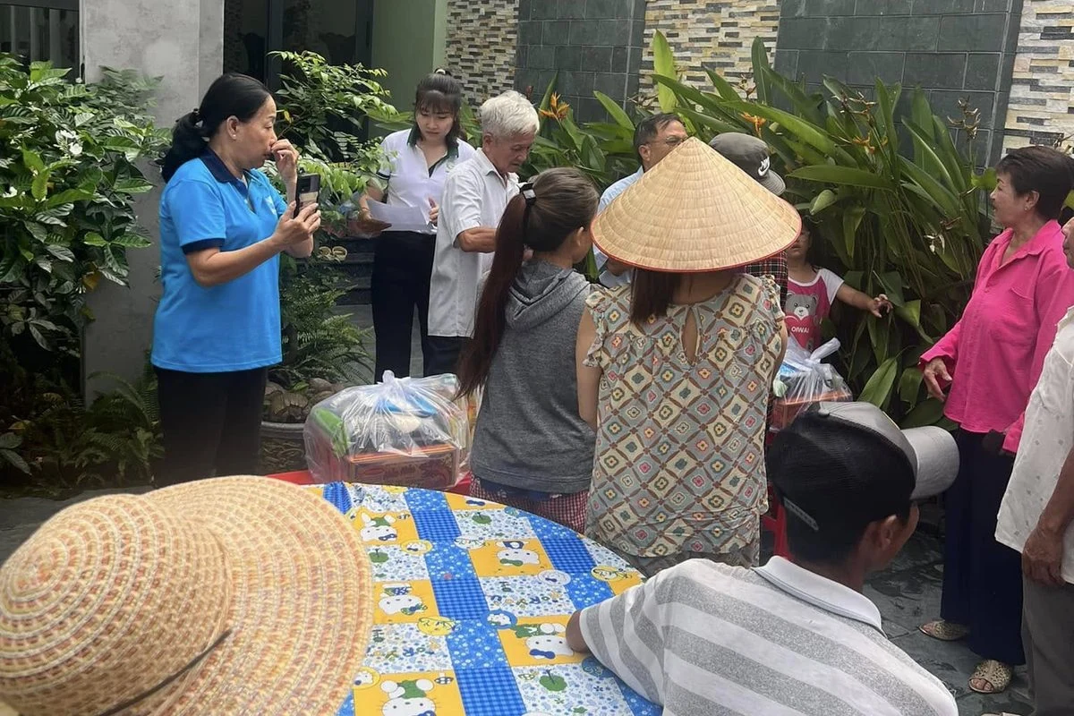 Quà cuối năm cho các hộ gia đình khó khăn