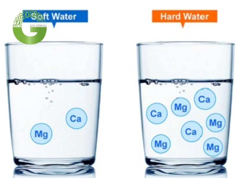 Nước cứng là loại nước chứa hàm lượng chất khoáng cao, chủ yếu là cation Ca2+(Canxi) và Mg2+ (Magie)