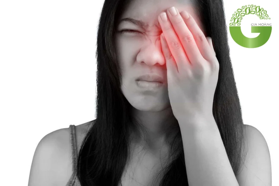 vôi tôi bắn vào mắt