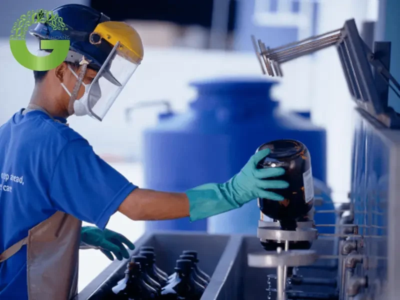 H2SO4 là một axit mạnh sẽ gây nguy hiểm nếu không được sử dụng và xử lý đúng cách H2SO4 là một axit mạnh sẽ gây nguy hiểm nếu không được sử dụng và xử lý đúng cách