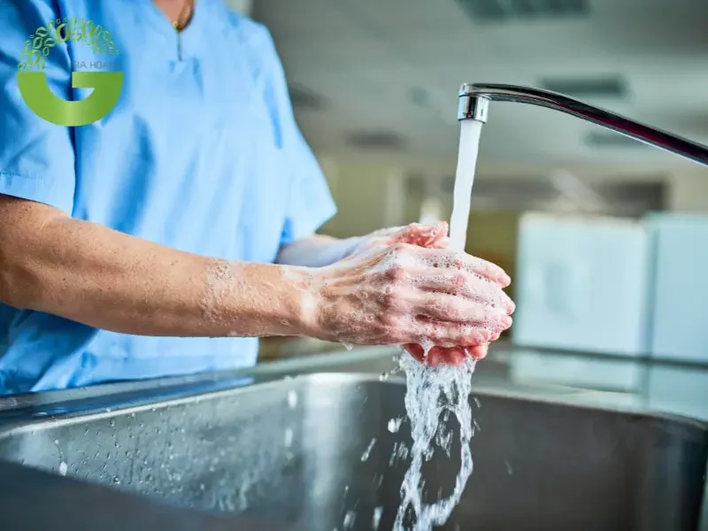 Rửa vùng da bị tiếp xúc với oxy già Rửa vùng da bị tiếp xúc với oxy già