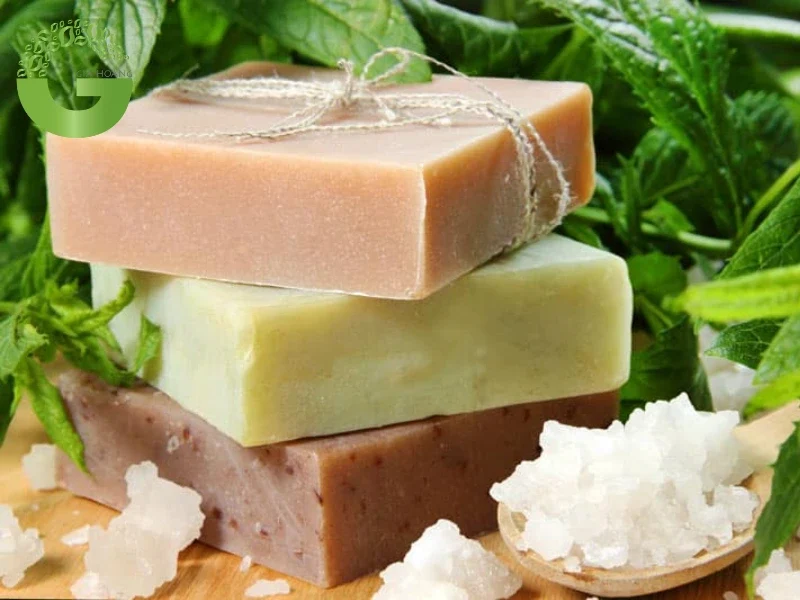 Lợi ích khi sử dụng xút vảy trong sản xuất chất tẩy rửa