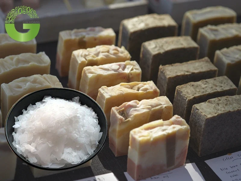 Các ứng dụng chính của xút vảy (NaOH) trong sản xuất mỹ phẩm