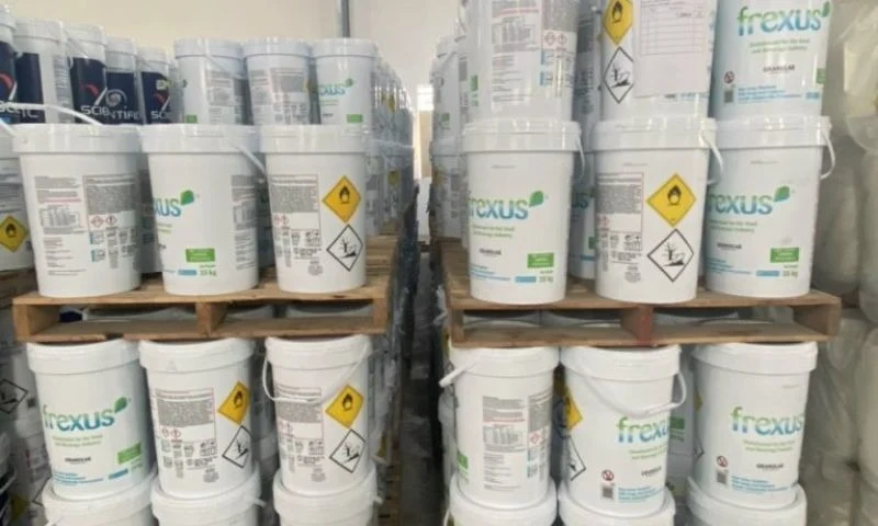 Chlorin 70% Mỹ được đóng gói trong thùng chứa