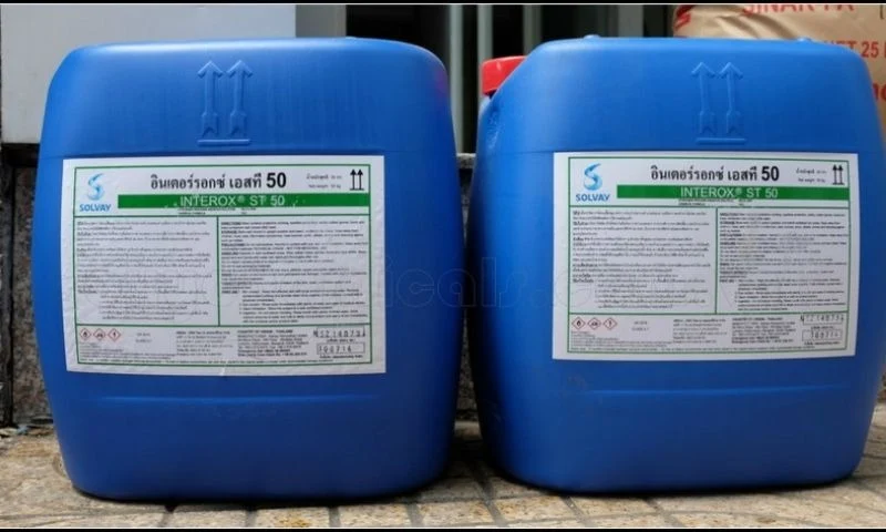 H2O2 dạng dung dịch bảo quản trong can nhựa chuyên dụng