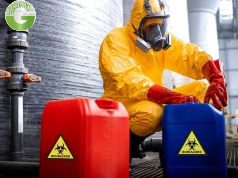 Cần tuân thủ các quy định an toàn khi sử dụng H2O2 và NaOH Cần tuân thủ các quy định an toàn khi sử dụng H2O2 và NaOH